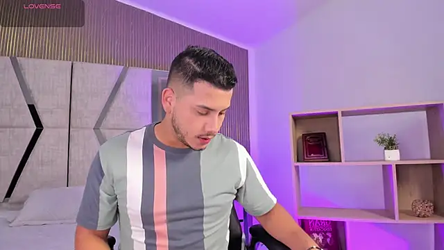 Snapshot of Axel_grey_ chatting on February 24, 2026, 12:47 pm Axel grey online show from February 24, 2026, 12:47 pm