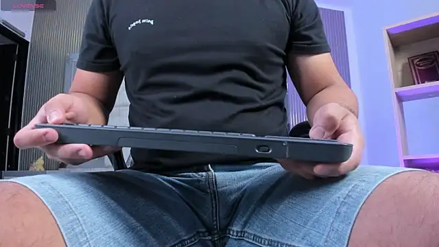 Snapshot of Axel_grey_ chatting on February 27, 2026, 12:49 pm Axel grey online show from February 27, 2026, 12:49 pm