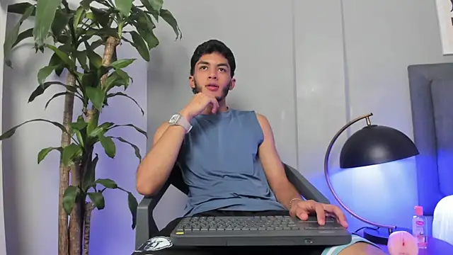 Tylerffoxx online show from July 14, 2026, 10:26 pm