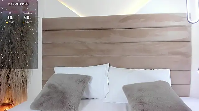 Snapshot of CarolineLee_ chatting on September 9, 2025, 10:53 pm CarolineLee online show from September 9, 2025, 10:53 pm