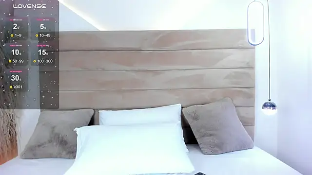 Snapshot of CarolineLee_ chatting on October 4, 2025, 11:03 pm CarolineLee online show from October 4, 2025, 11:03 pm
