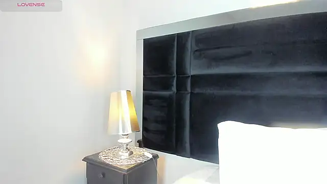 CarolineLee  online show from March 27, 2026, 10:31 pm