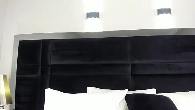 CarolineLee  online show from March 30, 2026, 10:33 pm