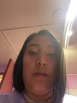 Snapshot of caroline__muller chatting on May 4, 2026, 11:28 am caroline muller online show from May 4, 2026, 11:28 am