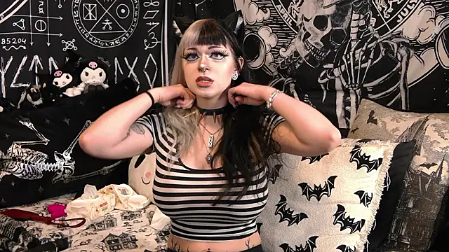 Snapshot of Paige_Turner chatting on March 14, 2026, 12:06 am Paige Turner online show from March 14, 2026, 12:06 am