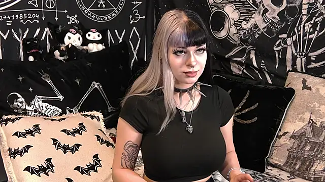 Snapshot of Paige_Turner chatting on March 25, 2026, 9:10 pm Paige Turner online show from March 25, 2026, 9:10 pm