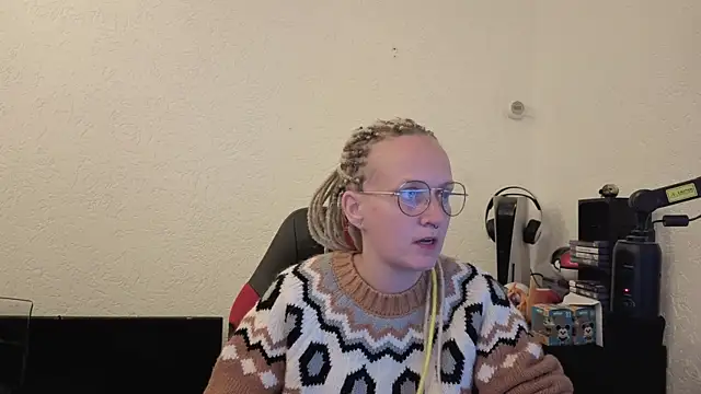 lisa yummi online show from April 16, 2026, 3:29 am