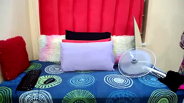 BigAssjuicy26 online show from February 5, 2026, 6:12 pm