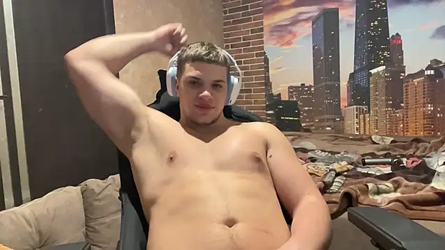 MusclePhantom online show from November 24, 2025, 9:36 pm