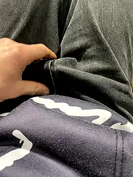 wwwiiilll online show from October 6, 2025, 4:59 pm