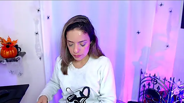 Natasha cam222 online show from October 30, 2025, 1:23 pm