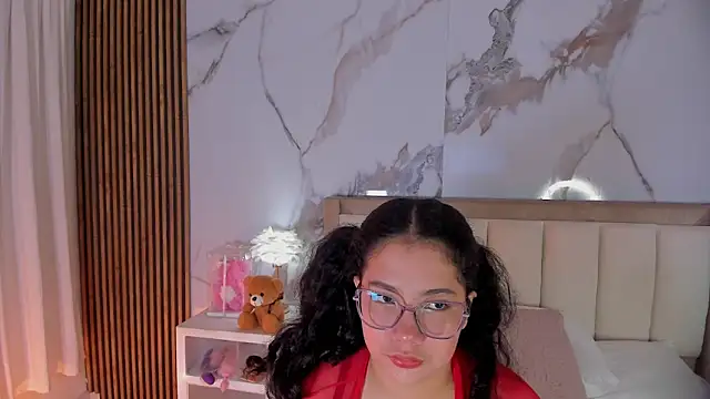 Snapshot of LunaRosse_ chatting on July 1, 2026, 11:45 am LunaRosse online show from July 1, 2026, 11:45 am