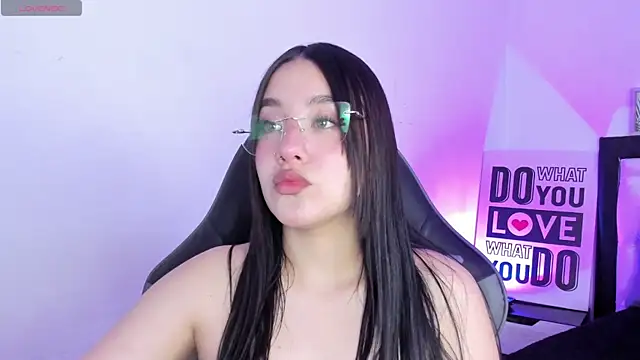 Snapshot of KimGarces chatting on September 19, 2025, 8:31 pm KimGarces online show from September 19, 2025, 8:31 pm