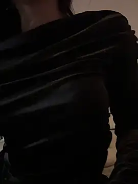 coeurdenuit online show from November 21, 2025, 6:56 am