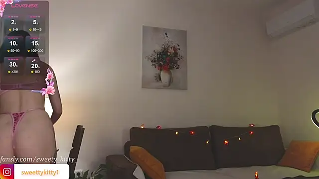 Snapshot of sweettykitty chatting on October 12, 2025, 3:44 pm sweettykitty online show from October 12, 2025, 3:44 pm