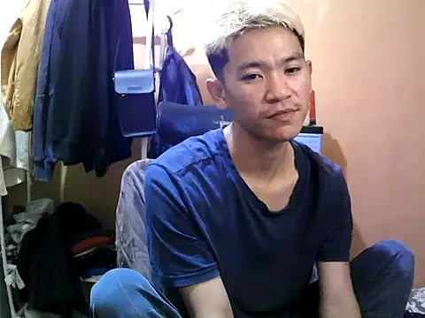 Snapshot of Riiichie_wilCumm chatting on November 16, 2025, 3:28 pm Riiichie wilCumm online show from November 16, 2025, 3:28 pm