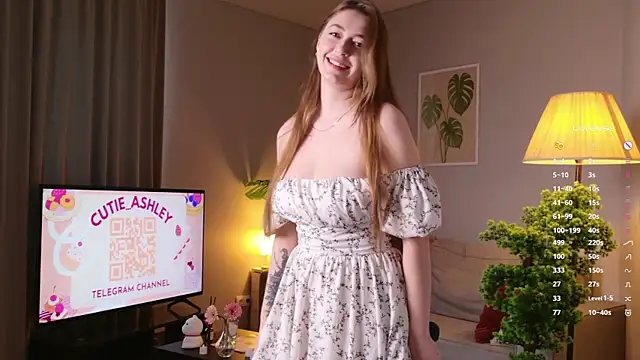 Luna Foxy online show from October 7, 2025, 11:40 am