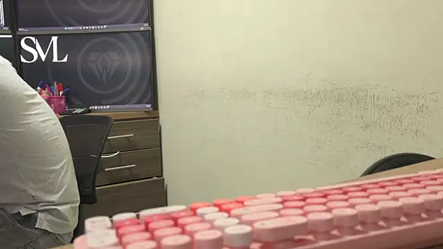 danisml134 online show from November 13, 2025, 1:15 am