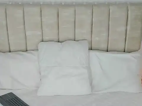 Snapshot of AprilStone1 chatting on April 18, 2026, 2:32 pm AprilStone1 online show from April 18, 2026, 2:32 pm