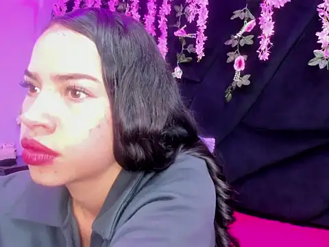 Nanis James online show from February 24, 2026, 2:53 am