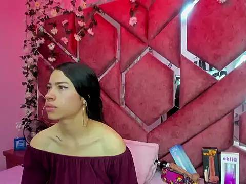 Nanis James online show from March 18, 2026, 3:20 am