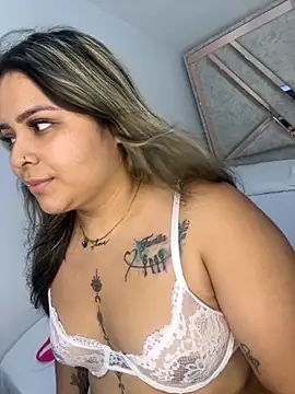 ashley-swift- online show from September 22, 2025, 8:55 pm