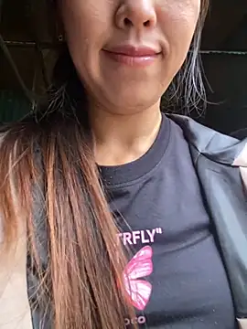 Huong-Ly online show from October 26, 2025, 6:19 am