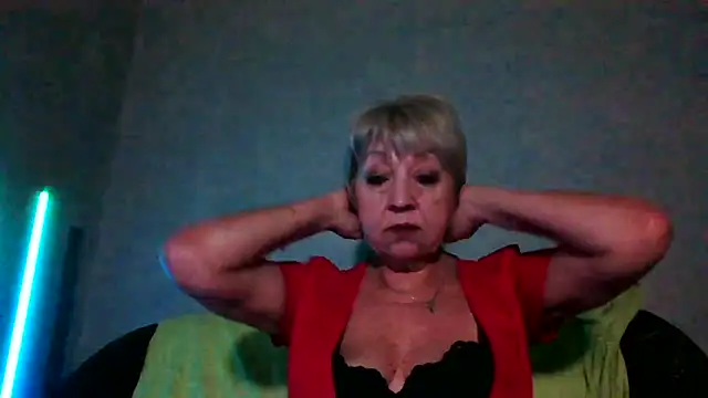 Snapshot of DianaQDream chatting on February 23, 2026, 12:35 pm DianaQDream online show from February 23, 2026, 12:35 pm