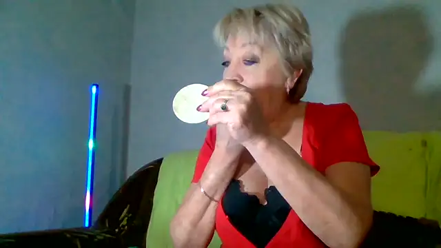 Snapshot of DianaQDream chatting on March 1, 2026, 4:14 am DianaQDream online show from March 1, 2026, 4:14 am