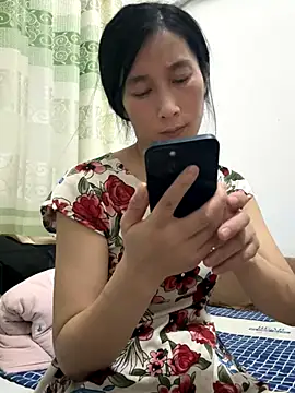 crhong666 online show from September 17, 2025, 1:24 pm