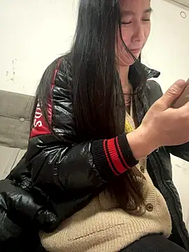 crhong666 online show from January 19, 2026, 12:25 am