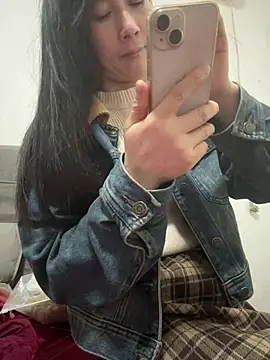 crhong666 online show from April 4, 2026, 12:20 am