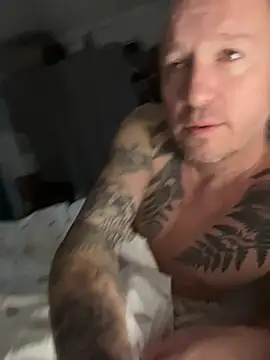 Snapshot of LesAmantsAE2 chatting on January 17, 2026, 7:13 am LesAmantsAE2 online show from January 17, 2026, 7:13 am