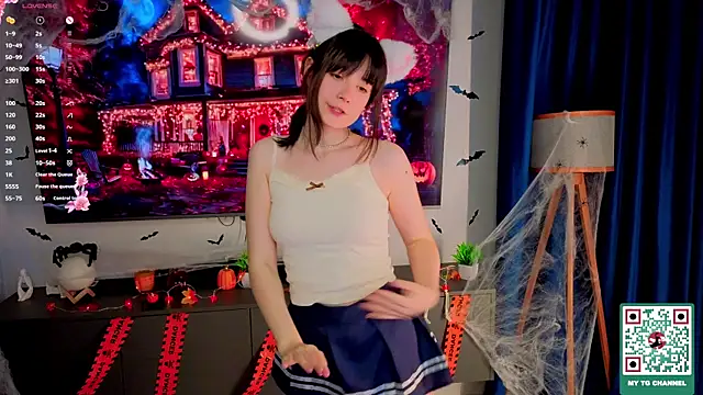 Honeey Beee online show from October 29, 2025, 5:36 pm