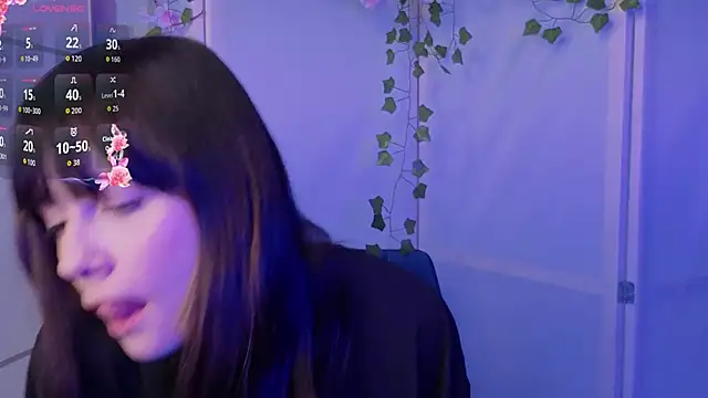 Honeey Beee online show from November 9, 2025, 4:38 pm