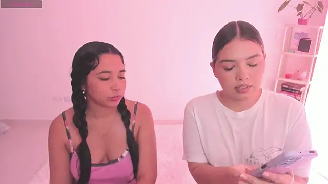 Alana Banana  online show from November 23, 2025, 1:44 pm