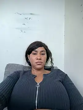 Snapshot of LuckyKhloe chatting on October 29, 2025, 11:45 am LuckyKhloe online show from October 29, 2025, 11:45 am