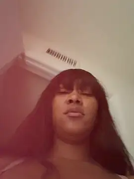 Snapshot of LuckyKhloe chatting on May 22, 2026, 10:54 am LuckyKhloe online show from May 22, 2026, 10:54 am