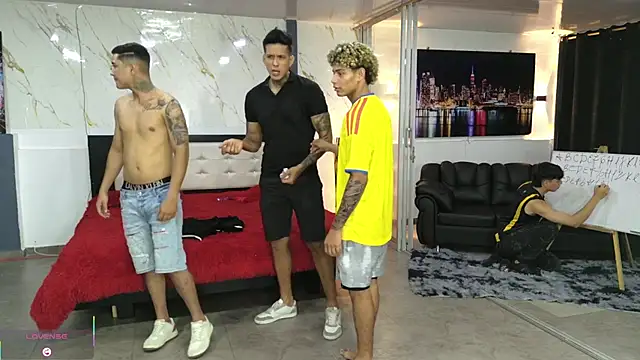 Playhardsex  online show from April 8, 2026, 11:37 pm