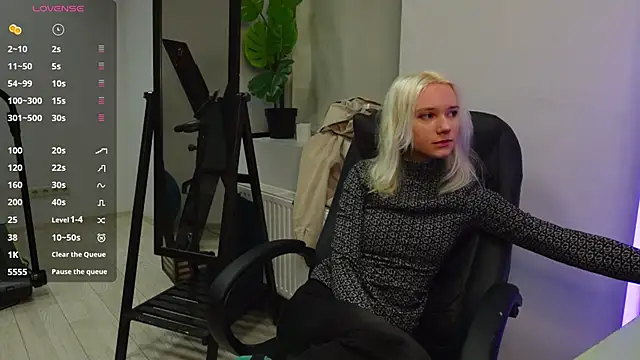 Laura Chaplin online show from January 17, 2026, 6:29 am