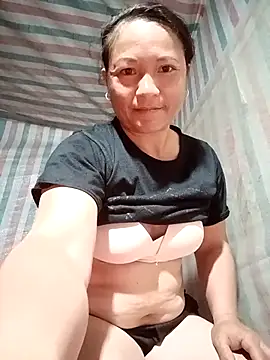 Love-Mama33 online show from October 20, 2025, 10:43 pm