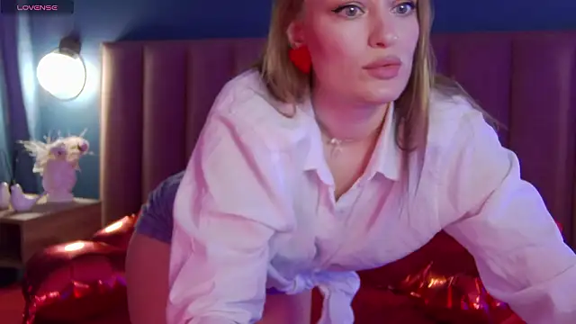 Snapshot of EvelynPoole chatting on February 13, 2026, 1:34 am EvelynPoole online show from February 13, 2026, 1:34 am