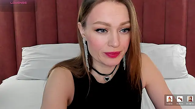 Snapshot of EvelynPoole chatting on April 14, 2026, 1:44 am EvelynPoole online show from April 14, 2026, 1:44 am