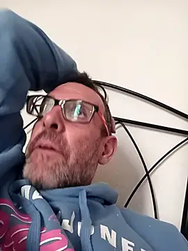 gigolobcn online show from March 22, 2026, 3:48 pm