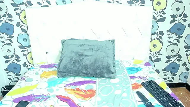 ValentinaKlean online show from November 21, 2025, 4:44 am