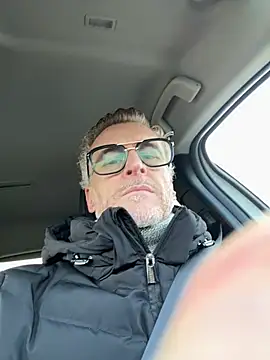 Axl hot online show from February 22, 2026, 8:57 am