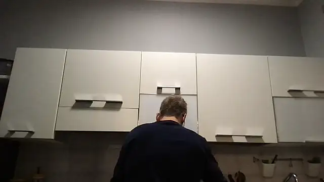 Axl hot online show from March 23, 2026, 7:40 pm