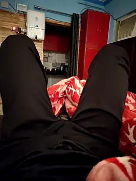 Snapshot of Drakyguy chatting on November 15, 2025, 11:43 pm Drakyguy online show from November 15, 2025, 11:43 pm