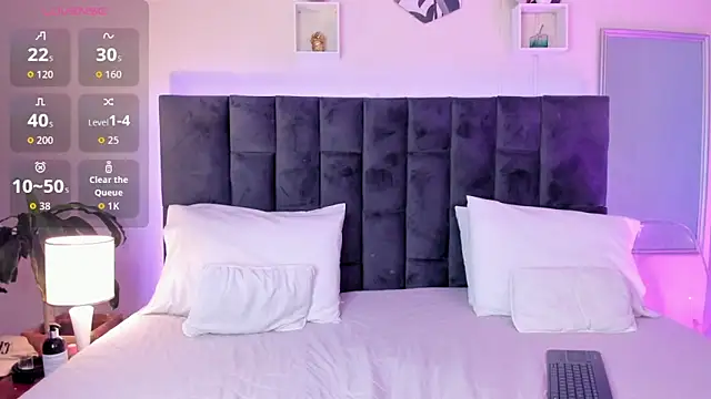 Snapshot of Phillicious__ chatting on September 13, 2025, 9:36 pm Phillicious online show from September 13, 2025, 9:36 pm