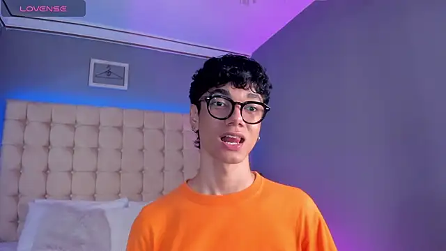 Snapshot of Phillicious__ chatting on September 16, 2025, 1:17 am Phillicious online show from September 16, 2025, 1:17 am